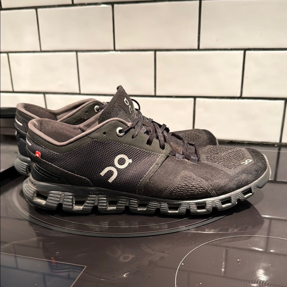 On Running Black Athletic Shoes with Cloud Technology